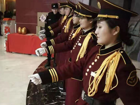 女保安風(fēng)彩